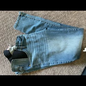 Maternity jeans, under belly
